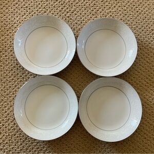 BH Berkeley House Anita Salad/Soup/Pasta Bowls